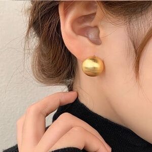 - 18K  GP France Style Hoop earrings